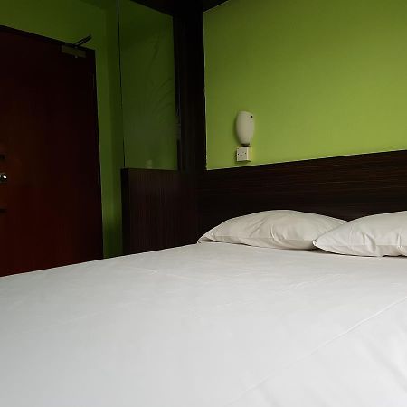 Golden Dragon Hotel Singapore Exterior foto
